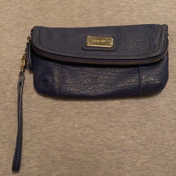 Nine West wristlet clutch with zipper pocket - Picture 1 of 5